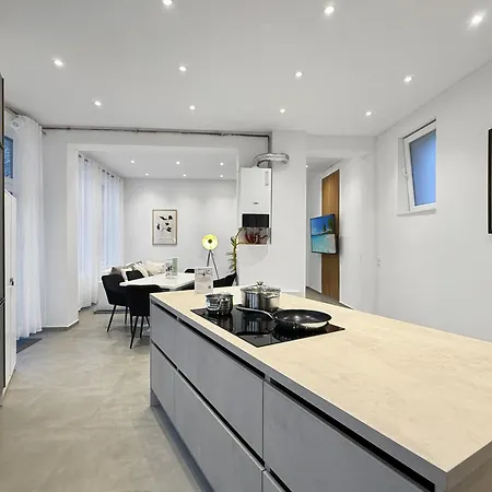 Premium Mit Balkon Und 3 Br * הנובר