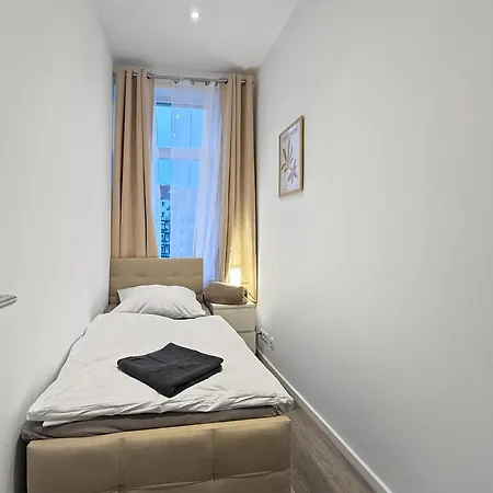 Premium Mit Balkon Und 3 Br * הנובר